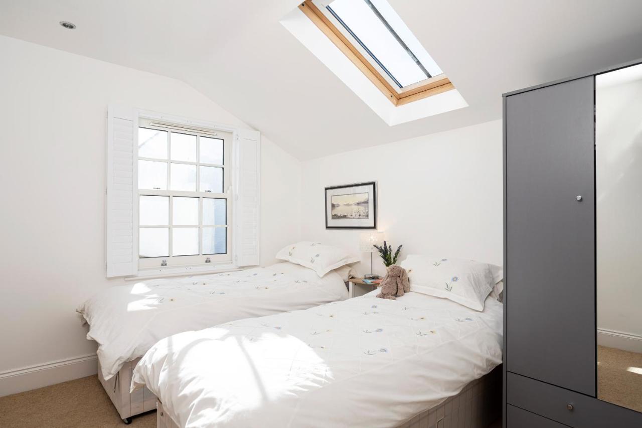 Finest Retreats - Lighthouse Cottage Rampside Bagian luar foto