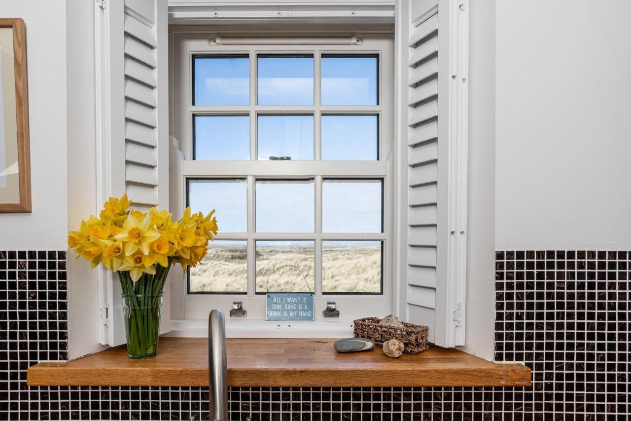 Finest Retreats - Lighthouse Cottage Rampside Bagian luar foto